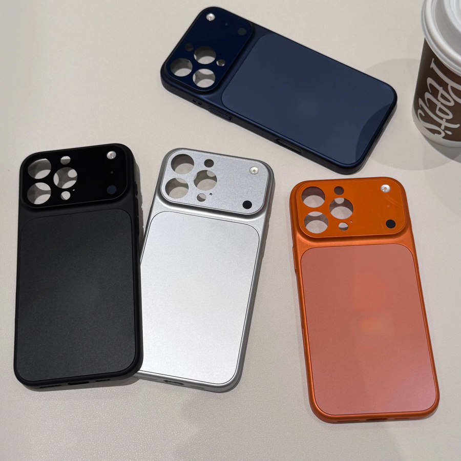 Stoßfeste iPhone 17 Pro Max Hülle in Silber mit Metalloptik kompatibel mit iPhone 16, 15, 14 und 13 Pro Max - Bild 1