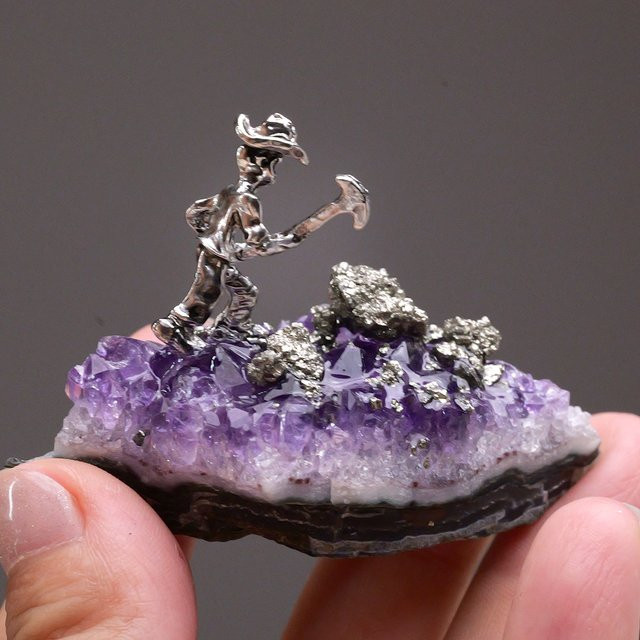 Runyangshi Natürlicher Amethyst Cluster in unregelmäßiger Form, lila Edelstein als Dekoration - Bild 1