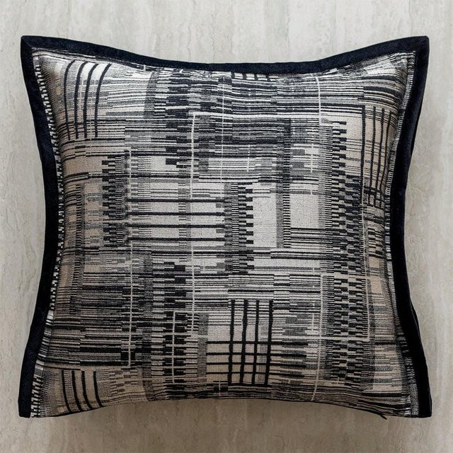 Designer Kissenhülle MTMA in Schwarz-Weiß-Grau mit grafischem Webdesign, B/B/H: 45 x 45 x 45 cm - Bild 1