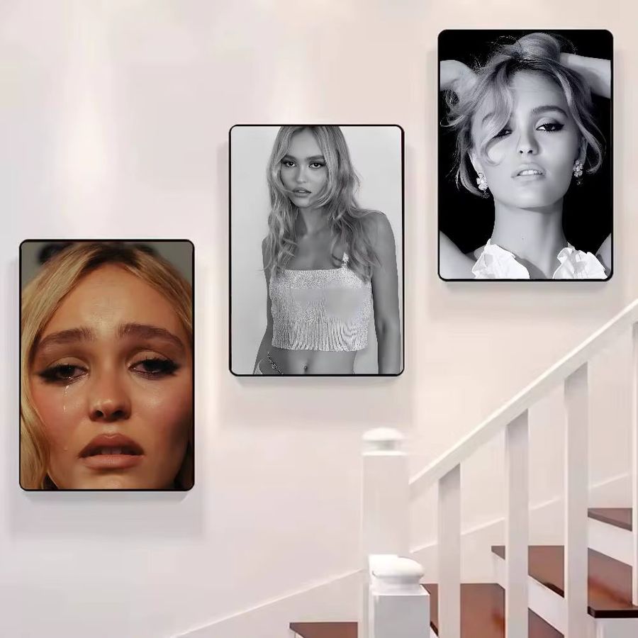 Singer L-Lily-Rose Depp Poster Wandaufkleber HD-Kunst wasserdicht selbstklebend für deine ästhetische Raumdekoration im Wohnzimmer oder Schlafzimmer - Bild 3