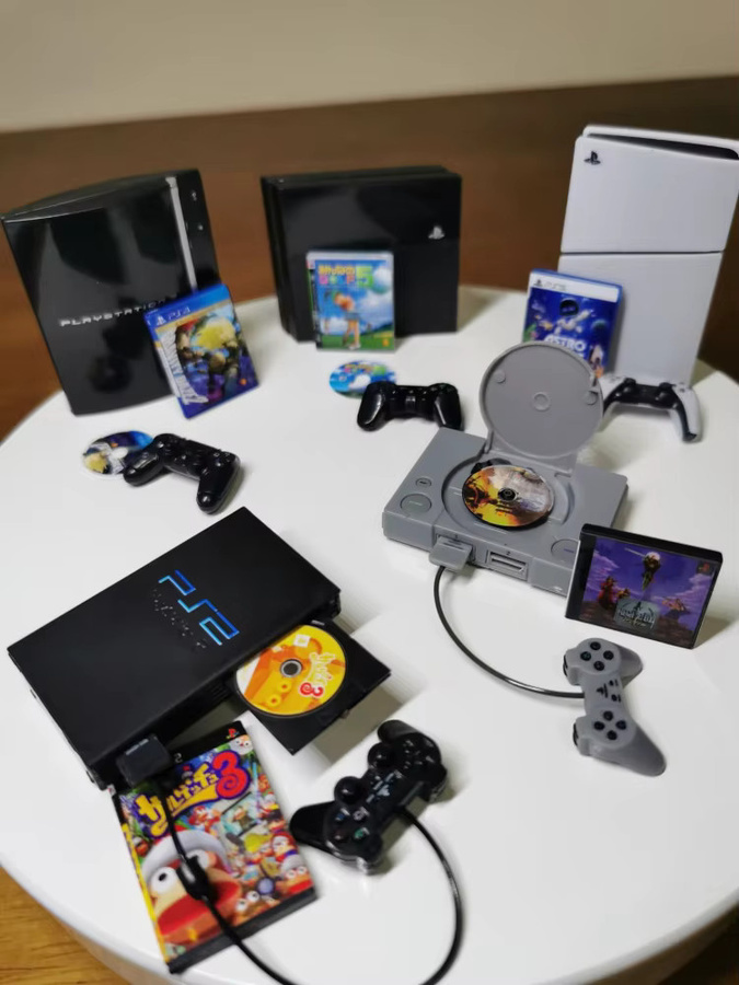 TAKARA TOMY Playstation PS1 2 3 4 5 Spielkonsole Miniatur-Sammlermodell, Grau - Bild 5