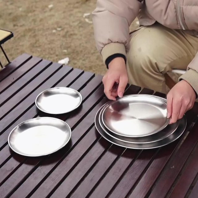 APWIKOGER Edelstahl-Teller in Silber für Camping und Outdoor-Picknick - Bild 1