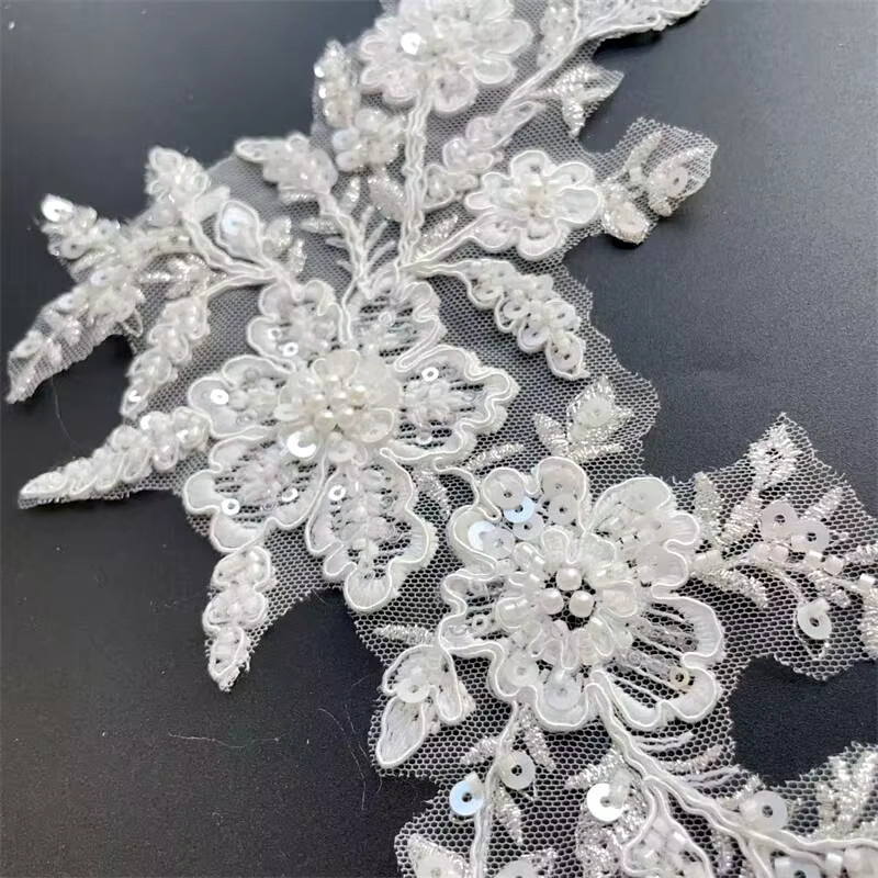 R SMEALE Paar weiße Blumen-Aufnäher mit Perlen-Pailletten und Spitze sowie Spiegel-Applikation für DIY-Hochzeitszubehör, Breite: 33,5 cm, Tiefe: 16 cm - Bild 3