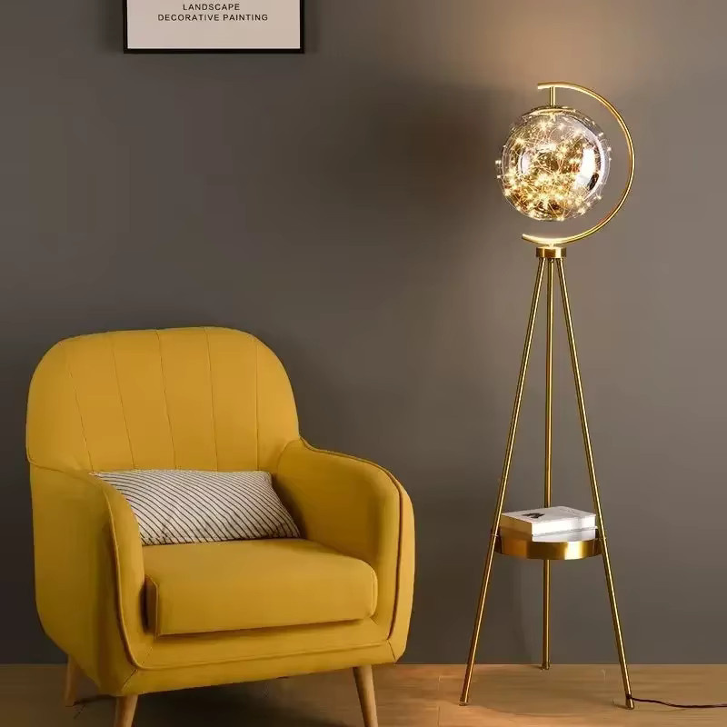 JIANKEXING Nordische LED-Stehlampe mit Glaskugel und Stativ aus Metall und Glas, Transparent, Warmweiß - Bild 2