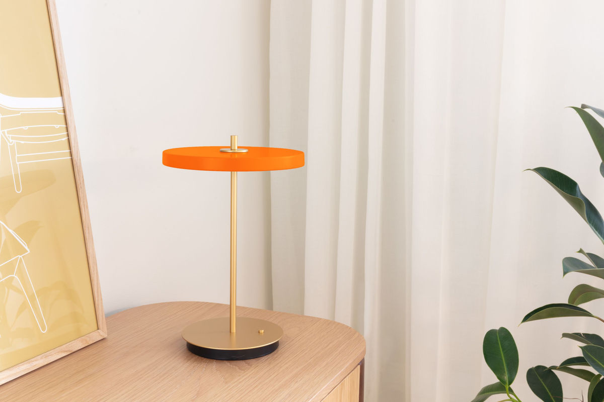 UMAGE Asteria Move V2 Akkuleuchte LED Tischleuchte in Orange, verstellbar und rund - Bild 3