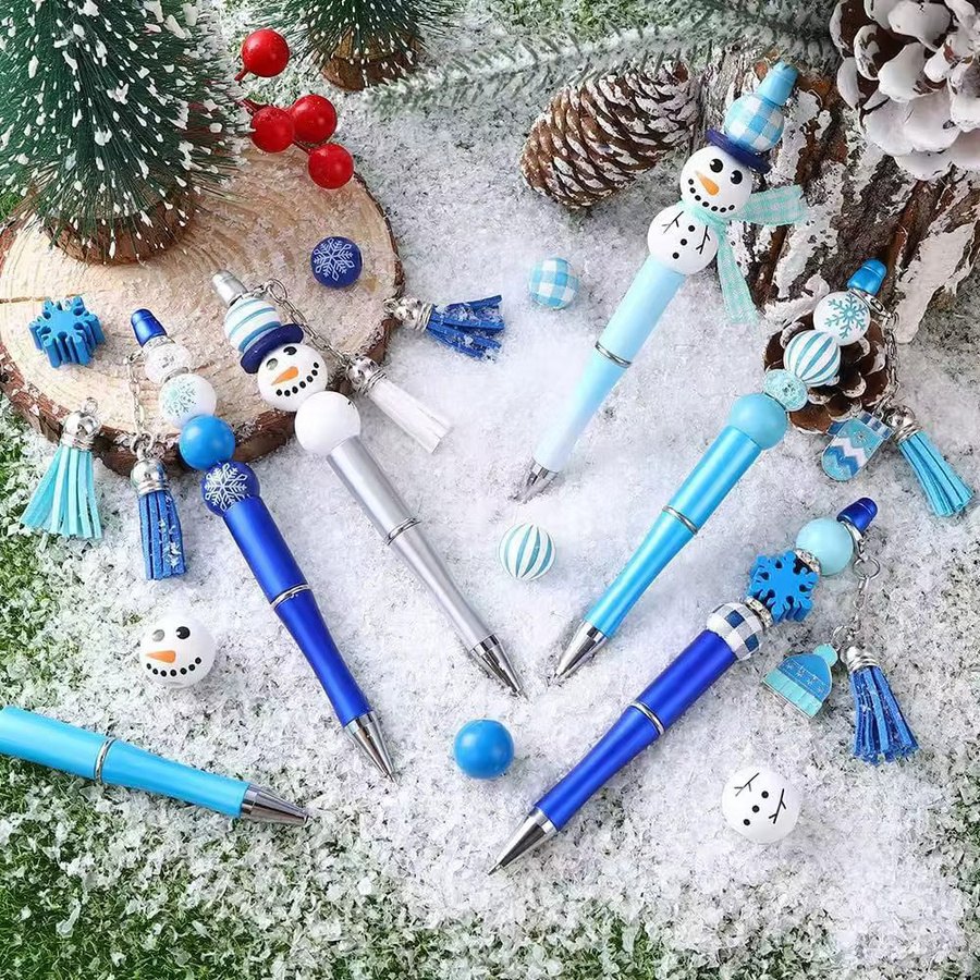Kolorowys 12-teiliges Weihnachts-Perlenstift Set mit verschiedenen Charms und Karabinerverschlüssen in Multicolour - Bild 2