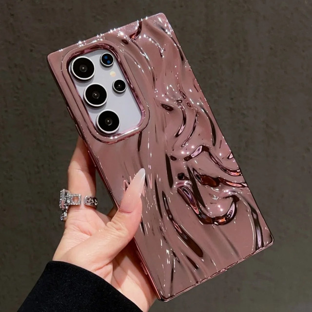 Stoßfeste Samsung Handyhülle mit 3D-Falten-Design und Wasserwellen-Optik in Lila für S25 Ultra, S26 Ultra, S24 Ultra, S26 Plus und S23 FE - Bild 1