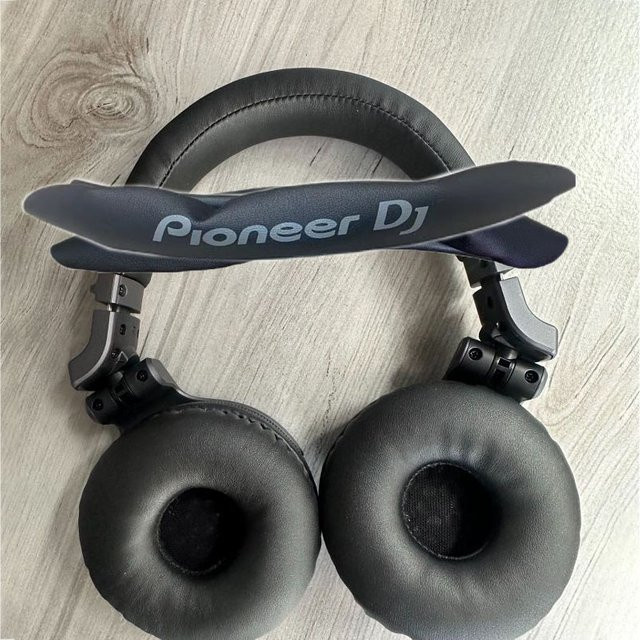 Pioneer DJ Ersatz-Set aus PU-Leder für CUE1 On-Ear-DJ-Kopfhörer mit Kopfband und Ohrpolstern in Schwarz oder Rot - Bild 1
