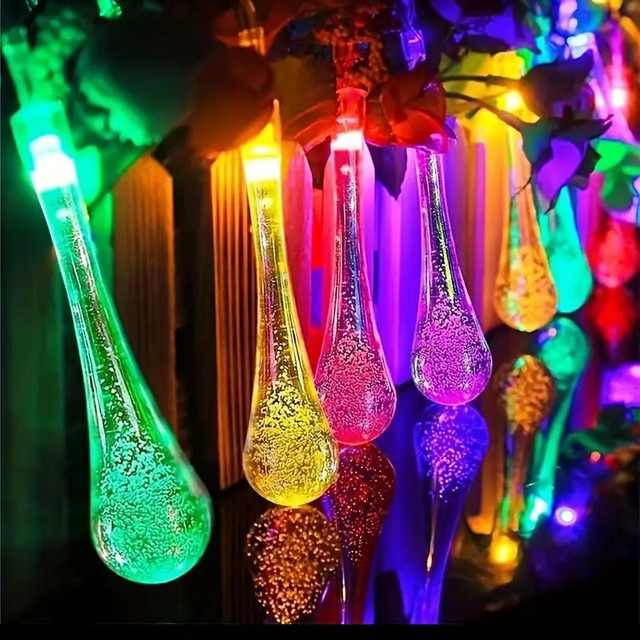 LED Wassertropfen Lichterkette mit USB-Anschluss in Warmweiß und Multicolour für Weihnachts- und Partydekoration - Bild 1
