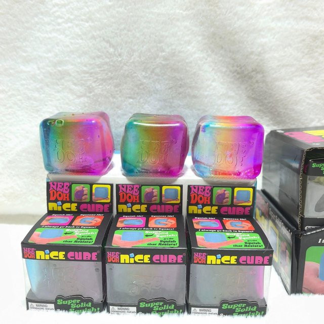 Schylling NeeDoh Regenbogen Würfel Squishy Fidget Spielzeug - Bild 1