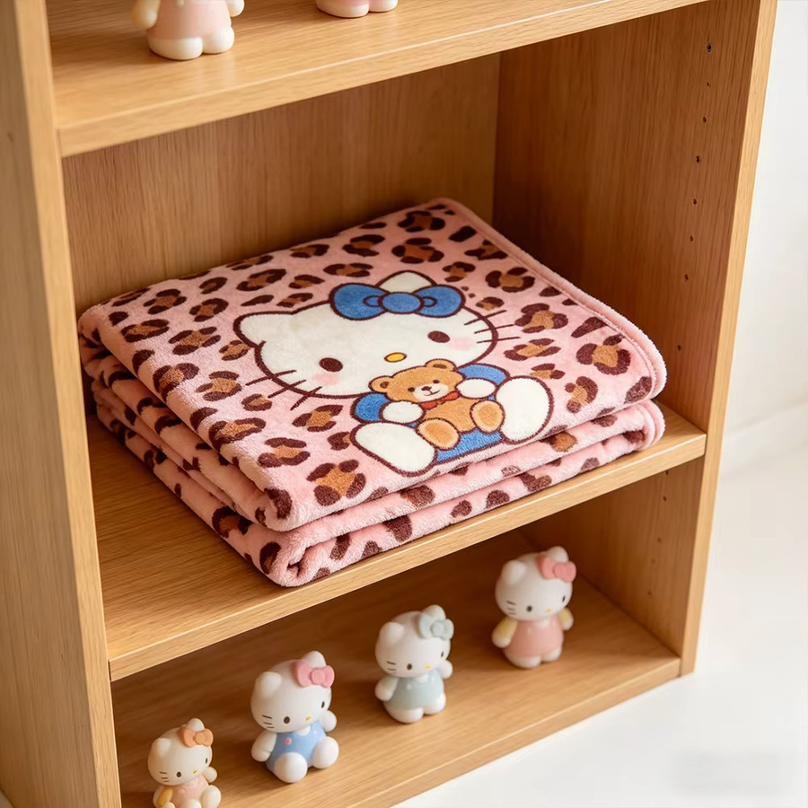 Sanrio Hello Kitty Fleece-Decke mit Leopardenmuster in Rosa - Bild 3