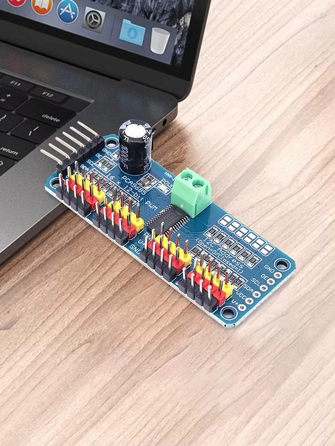 LAIMANEI HW-170 PWM Servo-Treiberplatine PCA9685 Roboter-Controller mit 16 Kanälen und IIC-Schnittstelle in Blau für Arduino und Raspberry Pi - Bild 4