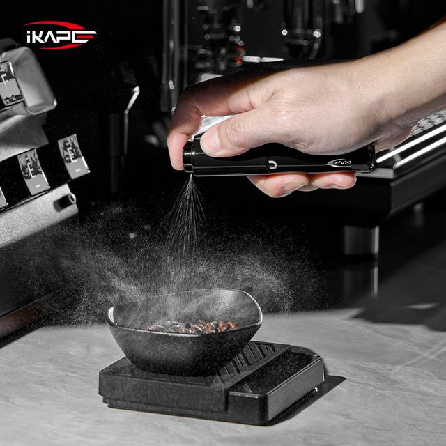 IKAPE Kaffee-Dosierschale und Sprühflasche Set in Schwarz aus antistatischem Kunststoff für Barista-Zubehör - Bild 1