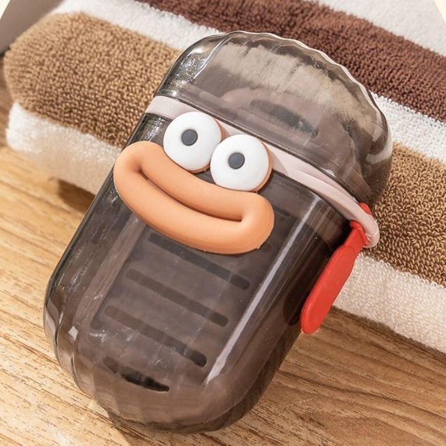 Tragbarer Cartoon Seifenhalter mit Deckel aus Kunststoff in Weiß von Yiran Furniture - Bild 1