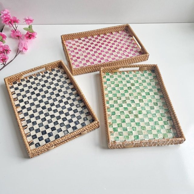 Handgefertigtes Rattan-Muscheltablett von XINCHEN als dekorativer Aufbewahrungskorb in unregelmäßiger Form - Bild 1