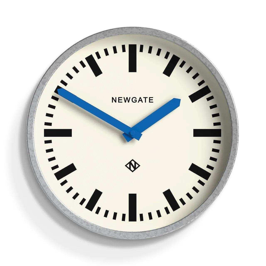 Newgate Luggage Wanduhr Blau im Industrie-Design aus galvanisiertem Metall, Durchmesser: 30 cm - Bild 1