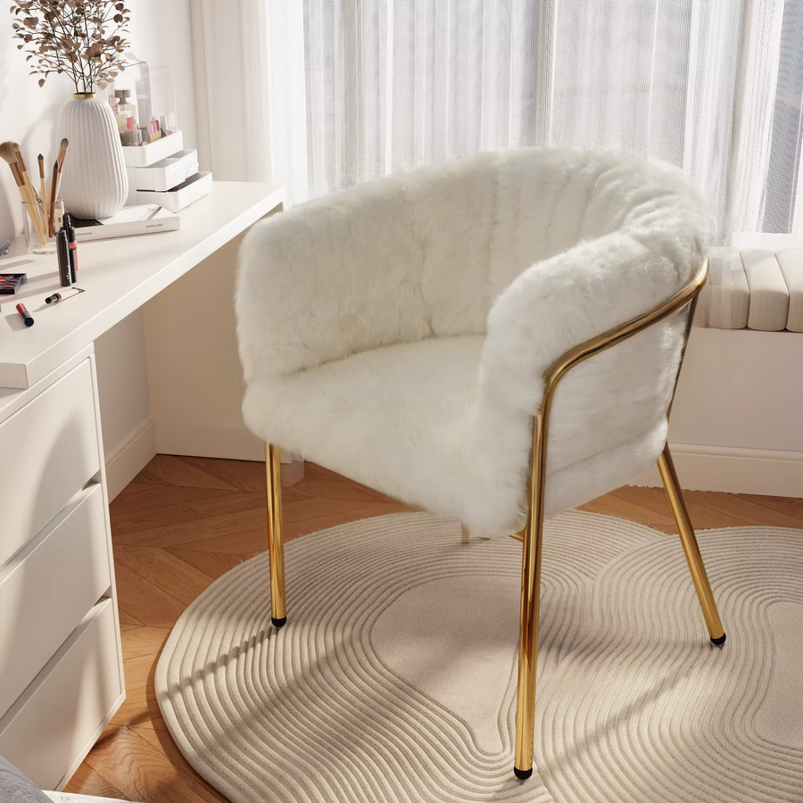 Svintora Esszimmerstuhl aus Kunstfell in Weiß mit Metallbeinen und gepolsterter Sitzfläche im Luxusdesign - Bild 2