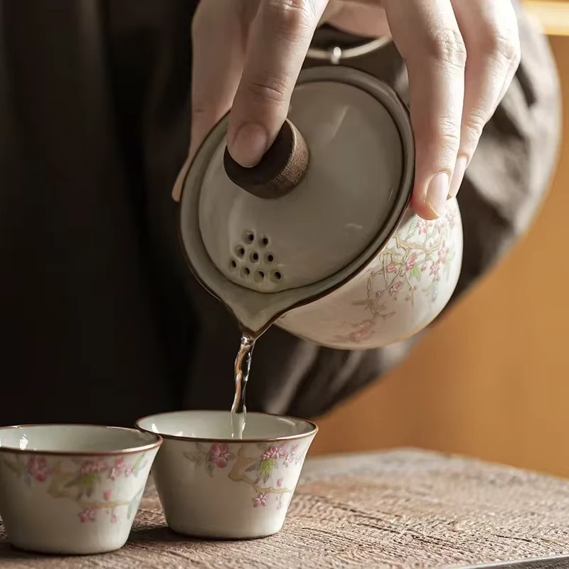Mihuang Ru Kiln Keramik Teeset für unterwegs mit drei Tassen und floralem Design in Pfirsich Frühling Farbe - Bild 3