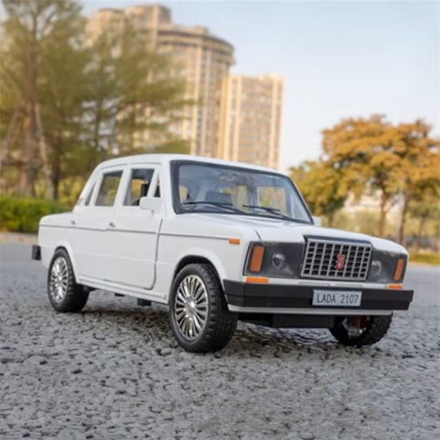 LADA 2107 Oldtimer, Modellauto, 1:18, Metall, mit Licht und Sound - Bild 1