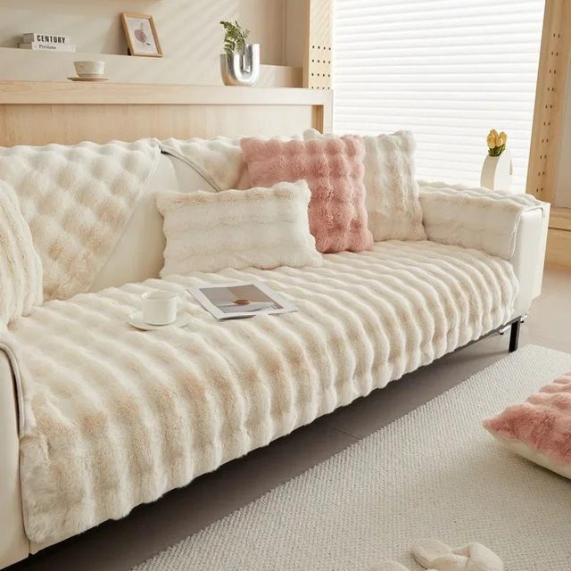 Minimalistisches quadratisches Sofakissen in Beige aus Plüsch im Kaninchenfell-Look von Household supplies MH, B/B: 70 x 70 cm - Bild 1