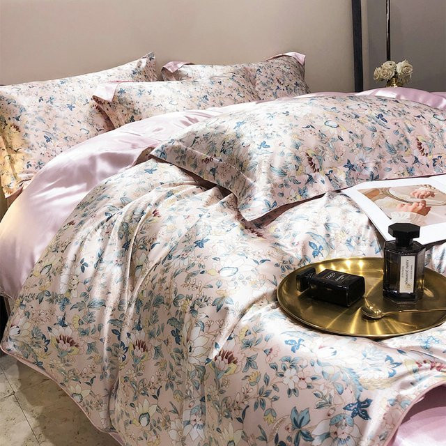 Dreamreal Bettwäsche-Set aus Maulbeerseide mit Bettbezug, Bettlaken und Kissenbezug in Pink mit floralem Design - Bild 1