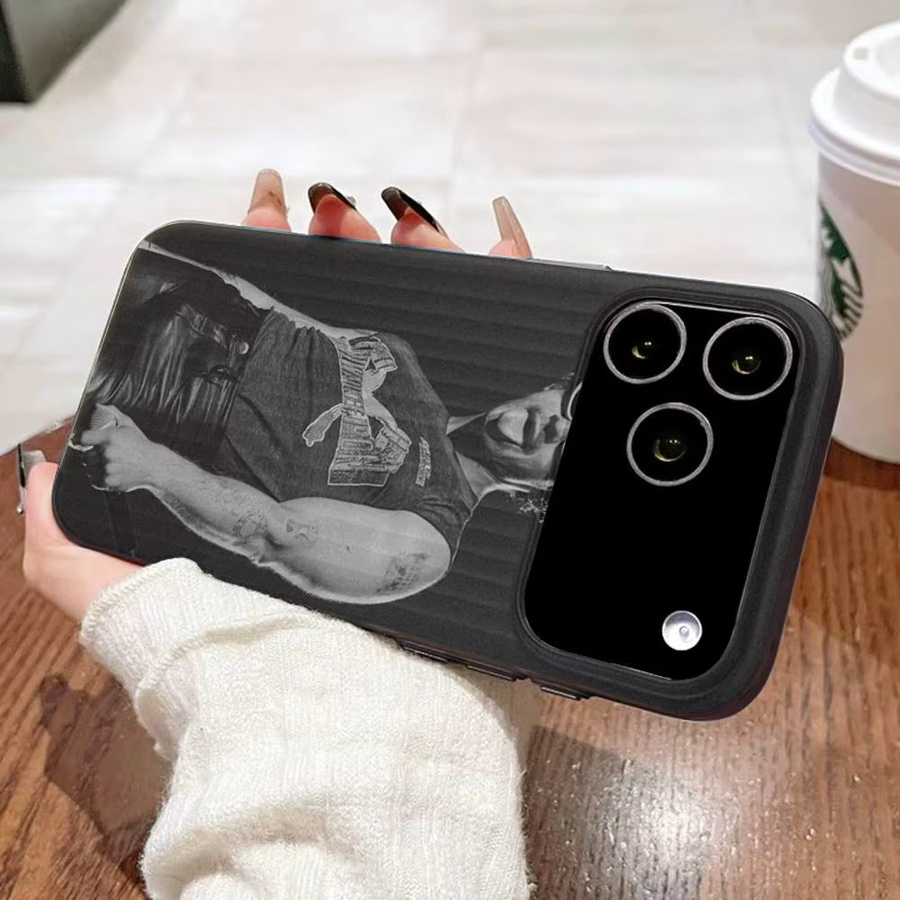 Joe Jonas Handyhülle für iPhone 17 16 15 14 13 12 11 mit geriffeltem mattiertem Design und rutschfestem Griff - Bild 3