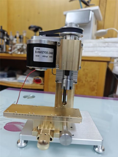 Mini-Fräsmaschine und Tischbohrmaschine für Uhrmacherwerkzeuge in Silber mit 0,01mm Genauigkeitstoleranz (110-220V) - Bild 1