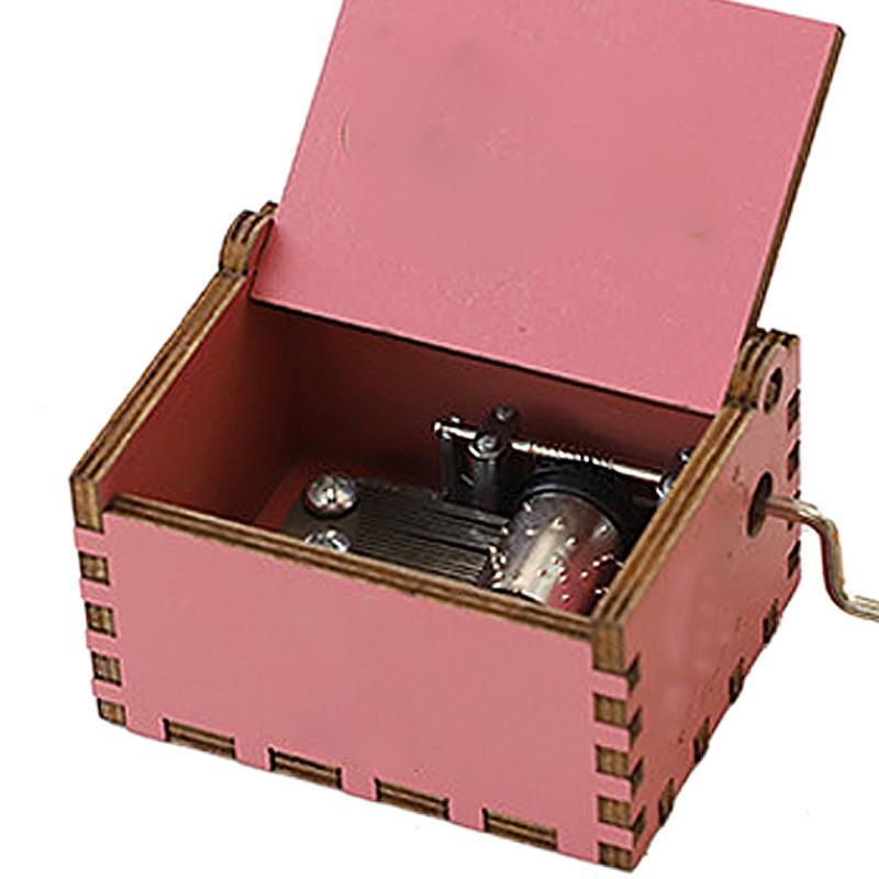 CosyHome Hölzerne Spieluhr mit klassischer Schnitzerei und Handkurbel in Rosa im antiken Stil - Bild 5