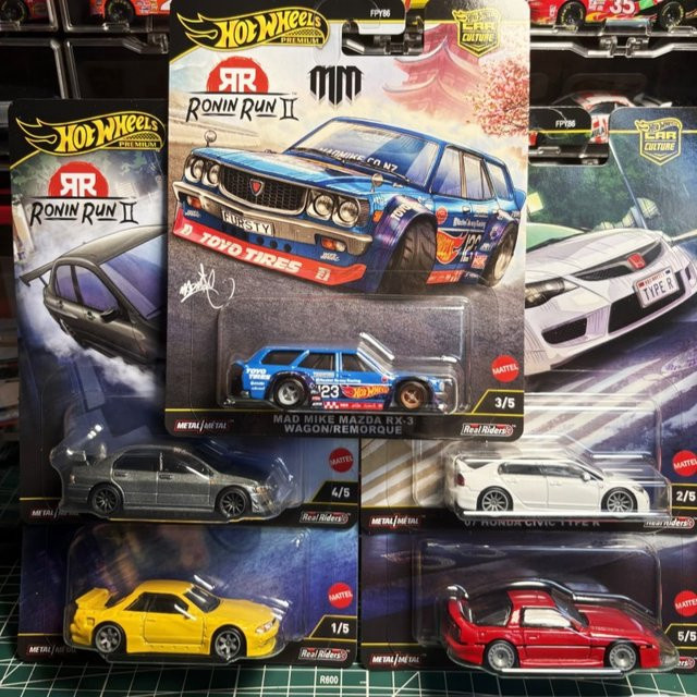 Hot Wheels Premium Car Culture Ronin Run II MAD MIKE MAZDA RX-3 Kombi, Automodell, Metall - Bild 1