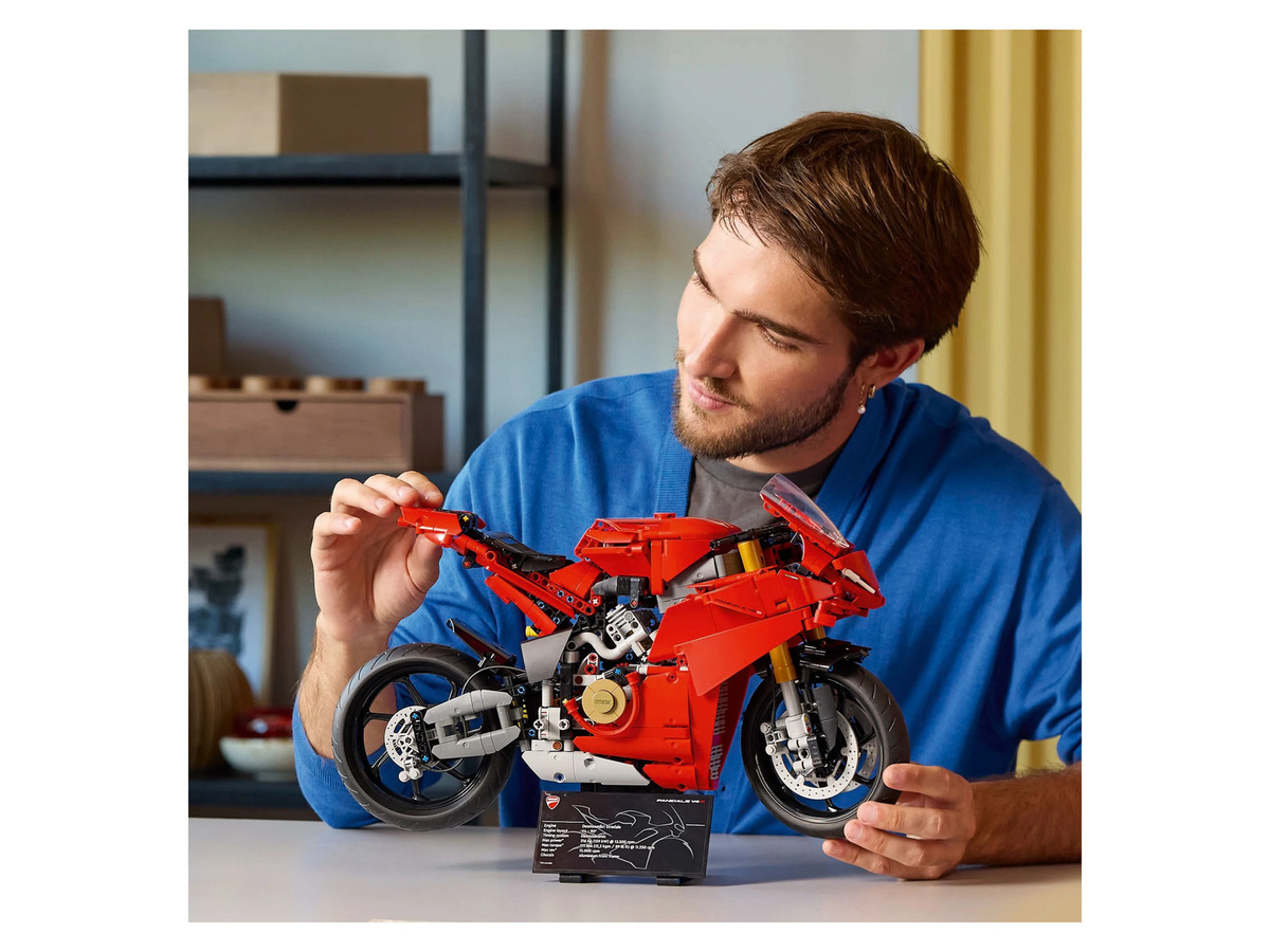 LEGO Technic Ducati Panigale V4 S Motorrad - Bild 3