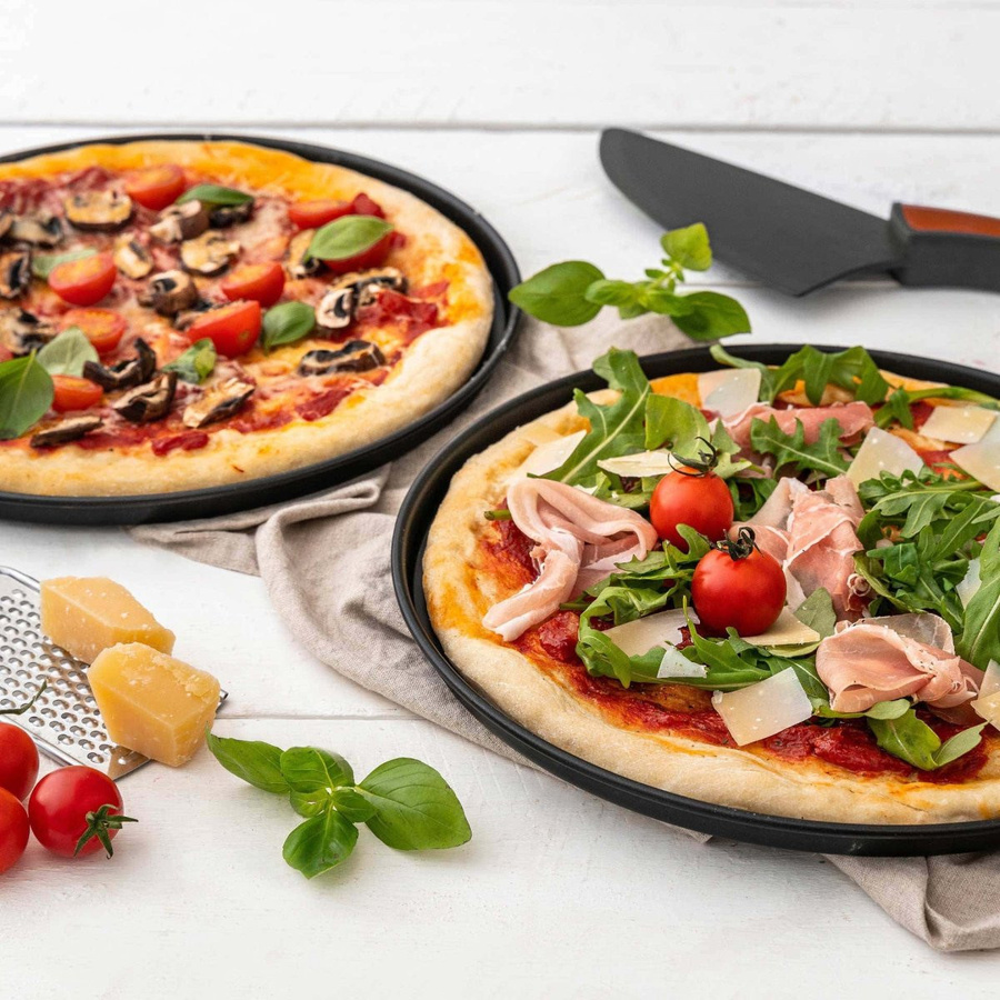 Zenker Pizza-Set mit 2 Backblechen und Pizzaschneider, Durchmesser: 29 cm, Schwarz, Antihaftbeschichtung - Bild 1
