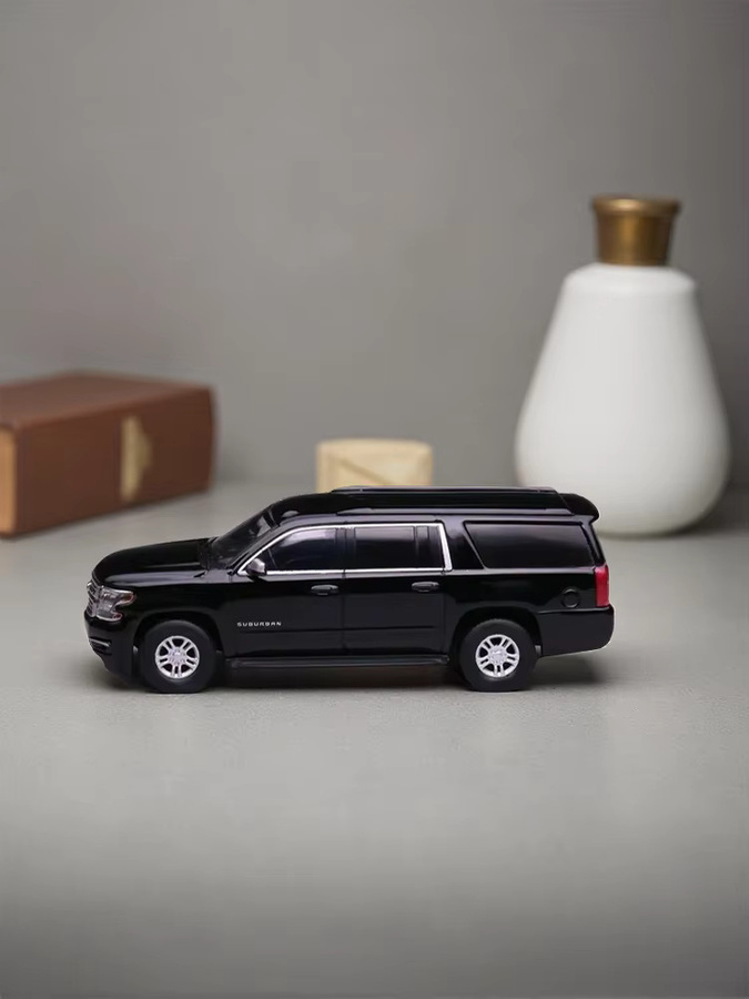 MASSDI Suburban 128 Modell im Maßstab 1:64, Metall, Schwarz - Bild 4