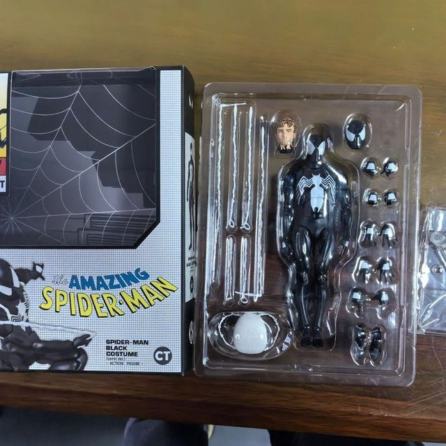 Mafex Symbiont Spider-Man Venom Anzug Peter Parker, Actionfigur, ab 14 Jahren - Bild 1