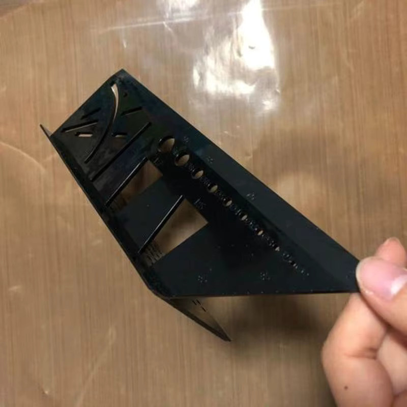 Multifunktionales Gehrungswinkel-Messwerkzeug in Schwarz als quadratisches Winkellineal für präzise 45–90-Grad-Messungen - Bild 4