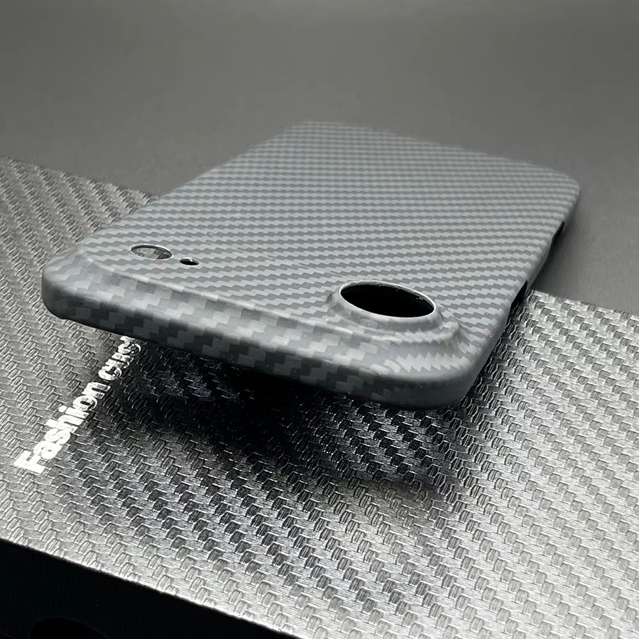 botnax Carbonfaser Hülle für iPhone 17 Pro Max in Schwarz, ultradünne Aramid Schutzhülle aus Carbon für kratzfesten Schutz - Bild 3