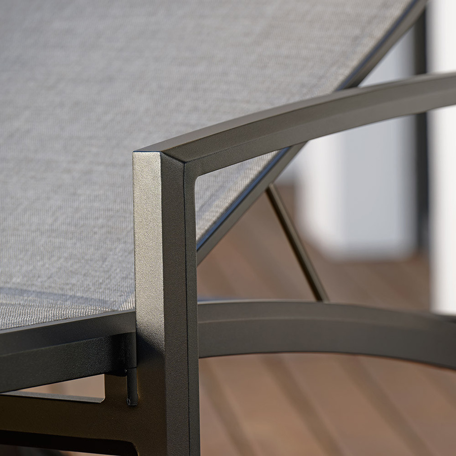 Stern Rollenliege Kari aus pulverbeschichtetem Aluminium in Schwarz Matt mit Textilene-Gewebe in Grau, stapelbar und mit verstellbarer Kopfstütze - Bild 2