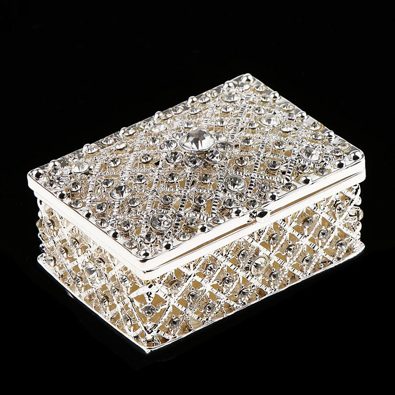 Glamour Aufbewahrungsbox aus Metall mit Strasssteinen und Magnetverschluss, silber, B/T/H: 6,3 x 4,7 x 4 cm - Bild 4