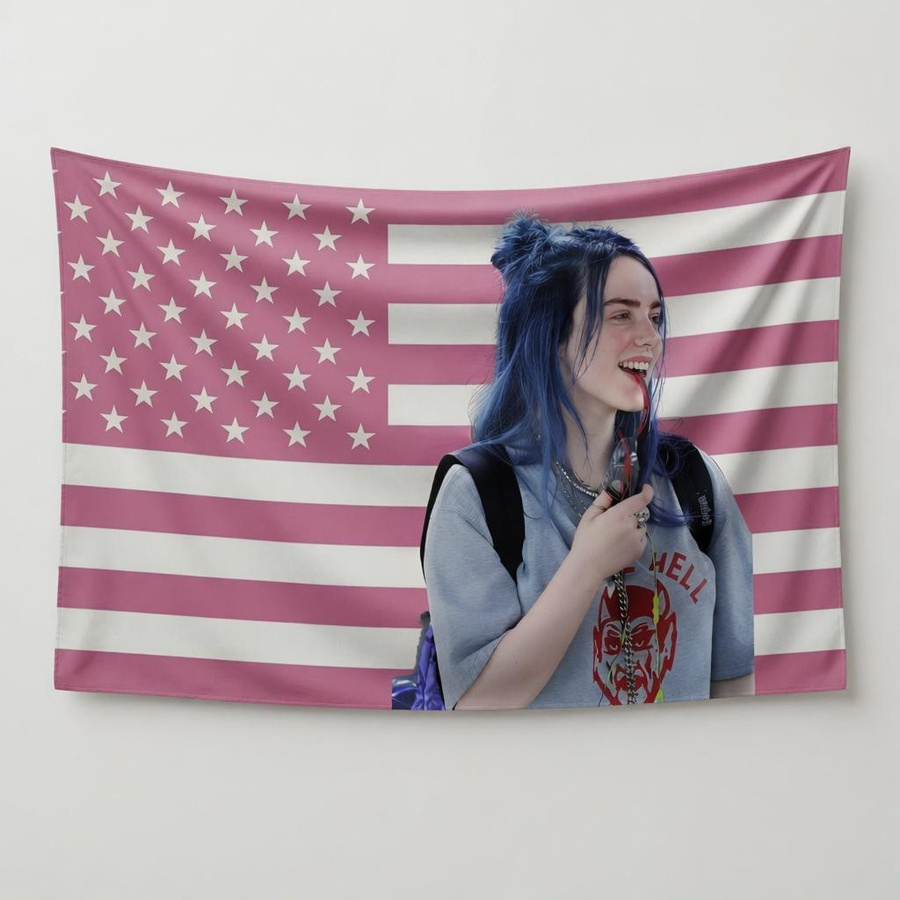 Wandteppich Billie Eilish Blaues Haar und Amerikanische Flagge von JMG Household Supplies in Blau, Rosa und Multicolour, B/H: 40 x 60 cm - Bild 3