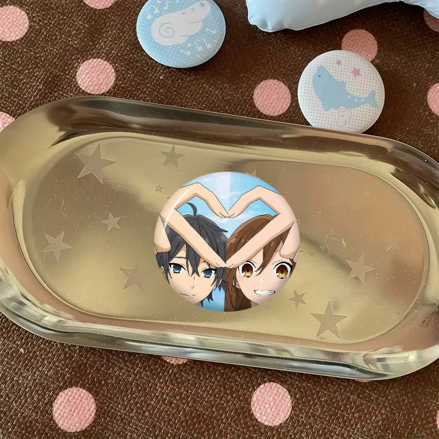 Kayou Brosche, Anime Horimiya, Runde Anstecknadel, Unisex - Bild 3