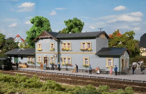 Auhagen Bahnhof Radeburg Modell im Maßstab H0 - Bild 1