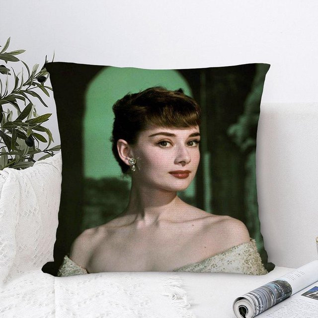 Doja Home Dekorative Kissenbezüge Audrey Hepburn Plüsch, Quadratisch, Mehrfarbig, B/B: 45,72 x 45,72 cm - Bild 1