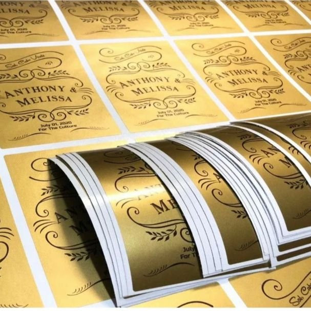 Personalisierte selbstklebende Aufkleber in Mattsilber oder Gold mit individuellem Logo und Textdruck für Verpackungen und Geschenke - Bild 1