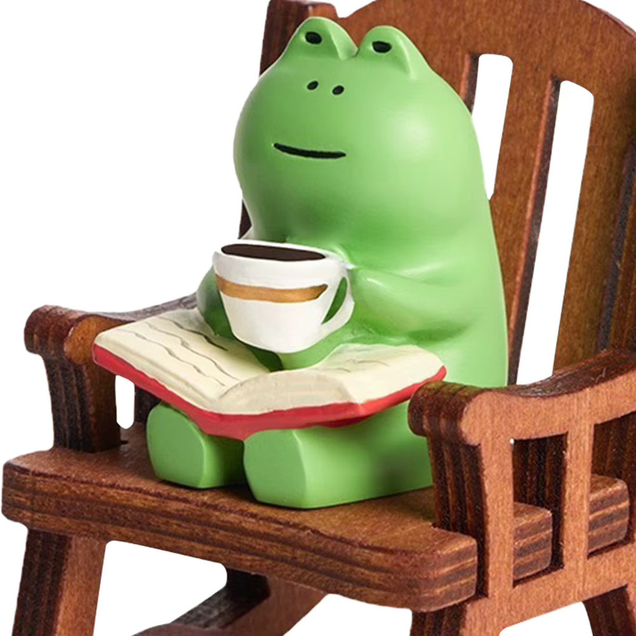 Shunmaii Mini-Frosch-Harzfigur in Grün mit Schaukelstuhl, Buch und Kaffee als Deko-Ornament für dein Zuhause oder Auto - Bild 4