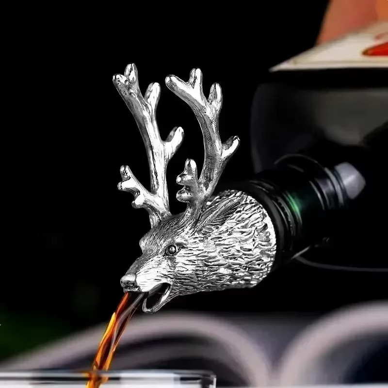 Weinausgießer aus Zinklegierung in Silber mit Hirsch- und Elchkopf-Design für dein Barzubehör - Bild 3