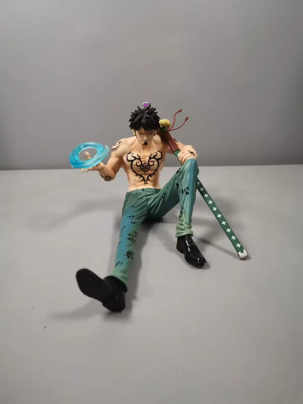 Bandai Trafalgar D. Water Law Anime Actionfigur aus PVC in Lila und Mehrfarbig - Bild 2
