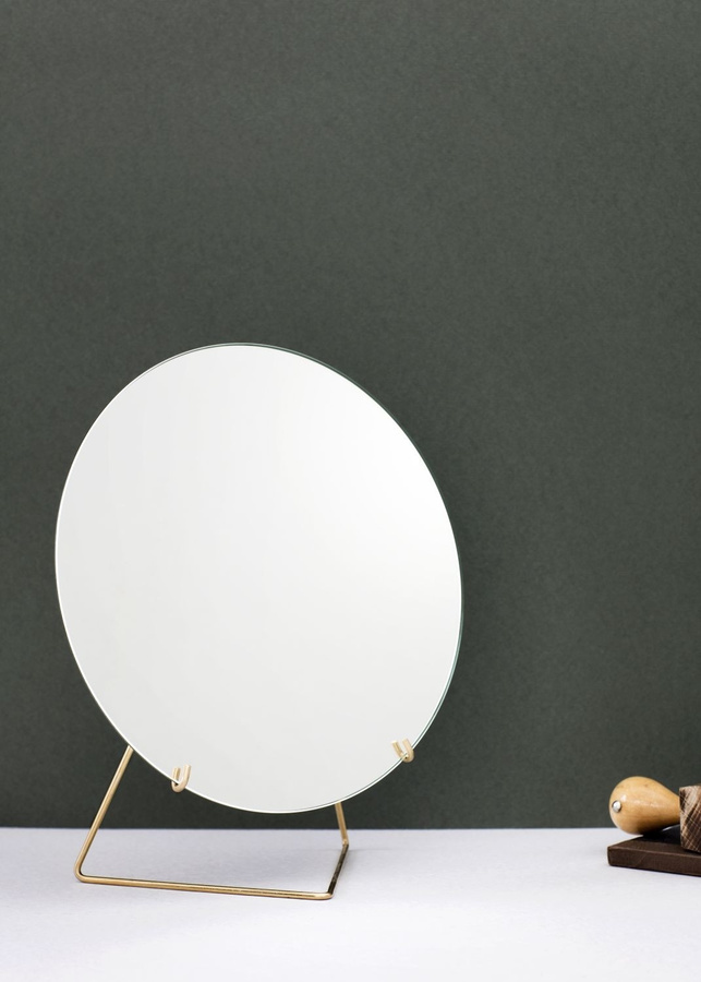 Moebe Standing Mirror Tischspiegel in Gold - Bild 3