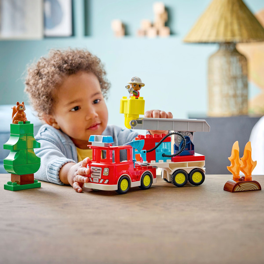 LEGO DUPLO Löschauto mit Schlauch und Feuerwehrmann ab 2 Jahren - Bild 4