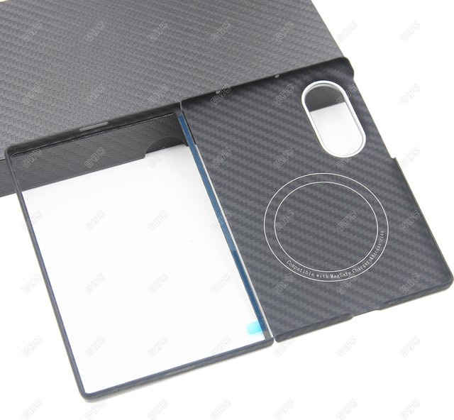 ZXKE True Fiber Case für Samsung Galaxy Z Fold8, Aramidfaser-Hülle mit magnetischer Autohalterung und eingebetteter Eisenplatte, Schwarz - Bild 1