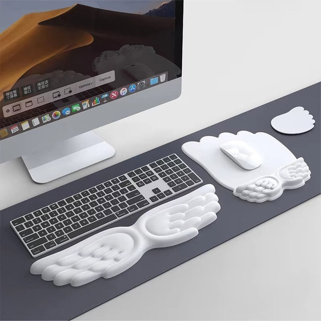 KAFNHCKA Ergonomische Mausgelenkauflage mit Engel-Flügel-Design aus Memory Foam in Weiß - Bild 1