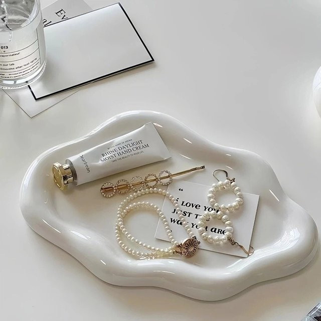Schmuckablage in Mini-Wolkenform aus weißem PVC-Kunststoff als Aufbewahrungsteller für Schmuck, Uhren und Schlüssel - Bild 1